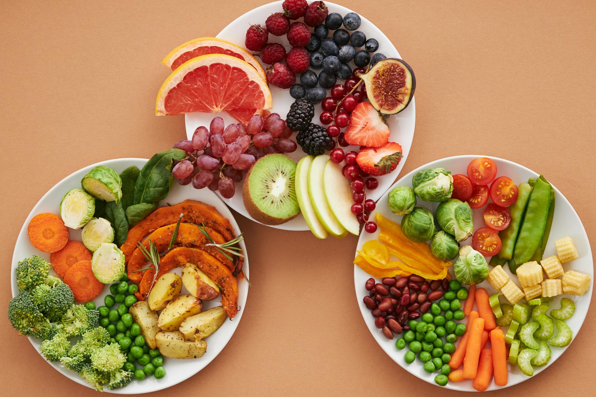 Fresh fruits and vegetables on a plate, promoting a healthy lifestyle for exam preparation.